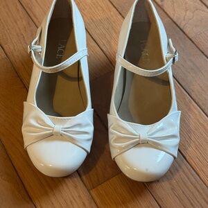The Children's Place White Dress Shoes with Bow